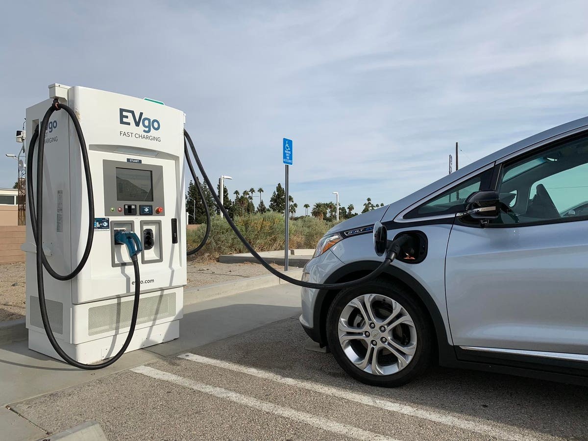 汽車充電樁加盟VS自營，哪個更適合你？專家為你解答！