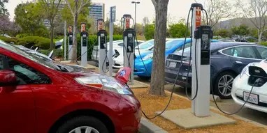 康普利汽車充電樁技術領先與服務優勢